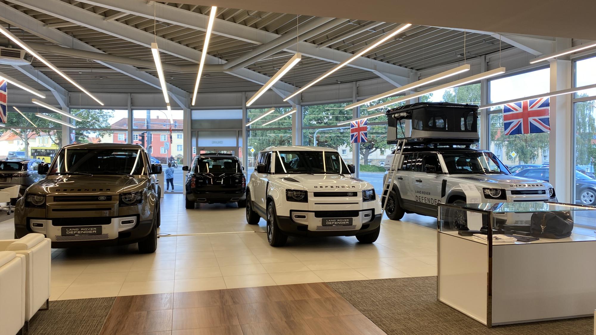 Showroom Land Rover bei MGS Motor Gruppe Sticht